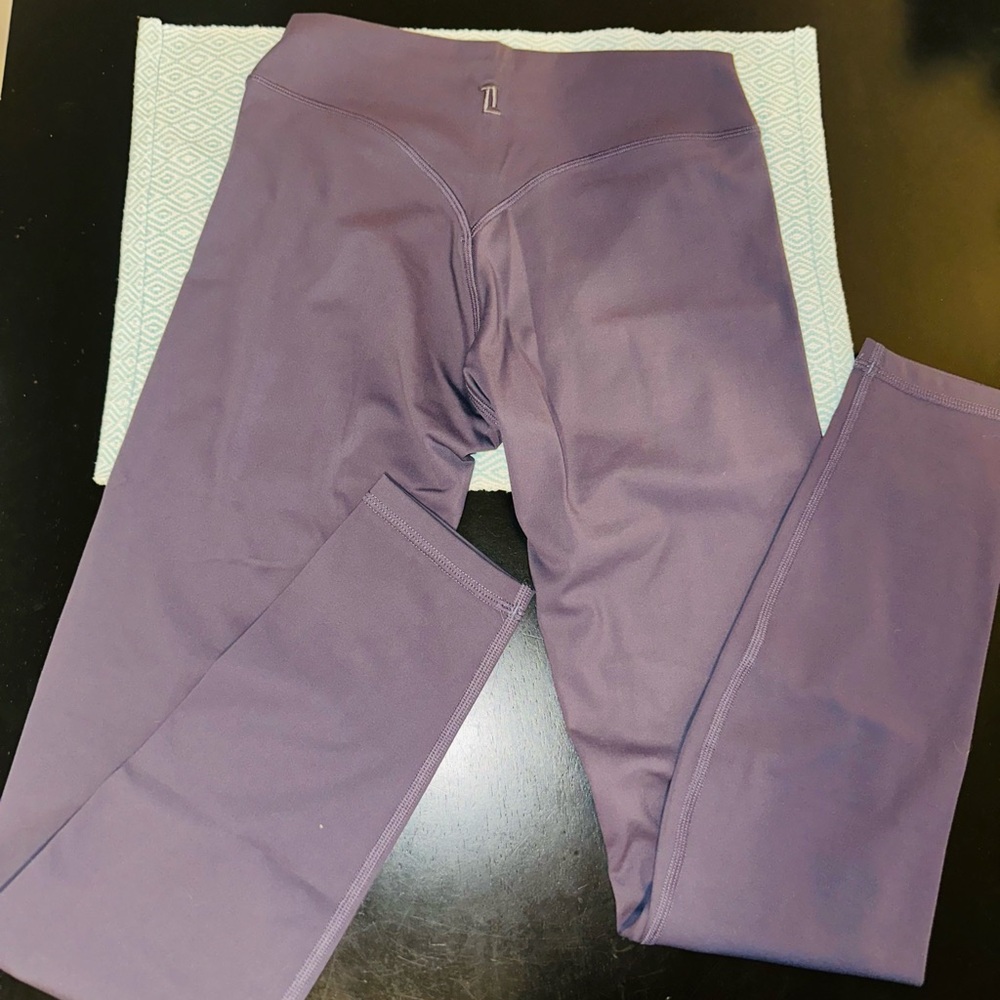 NWOT Sydney Adams Liaison the label. SIZE L. Super soft!!